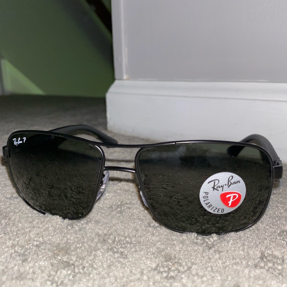 Ray-Ban Men’s RB3516 Sunglasses Polarized Black
